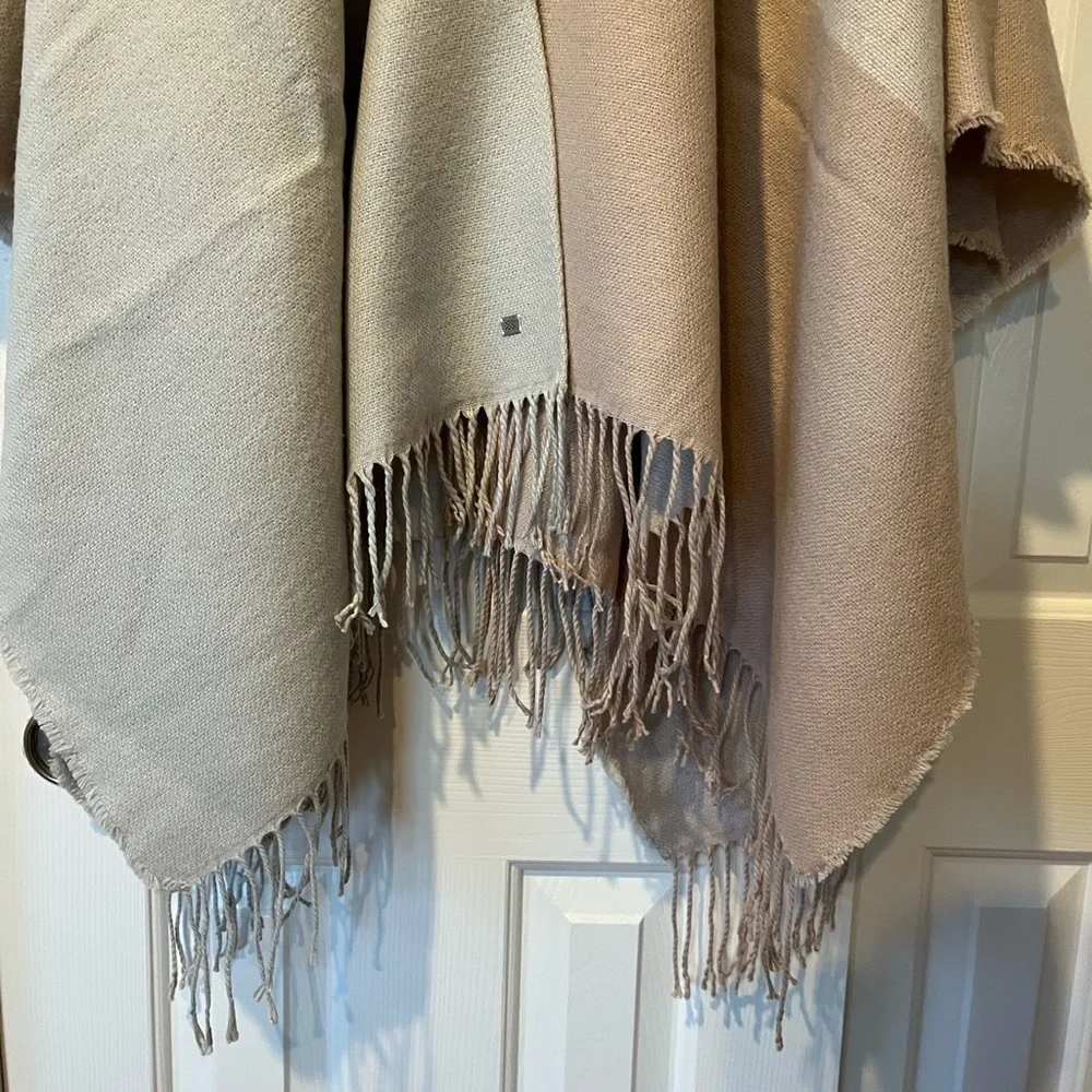 Soia & Kyo Tan/Pink plaid 100% acrylic Shawl/Shrug/Sweater/Scarf